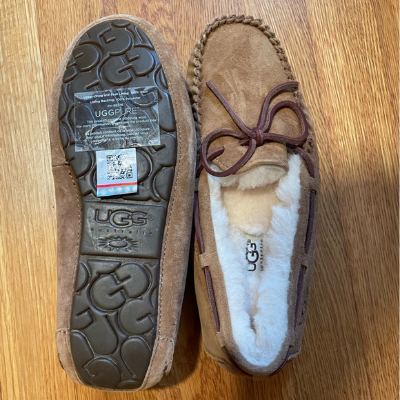 UGG moccasin - Picture 2 of 3